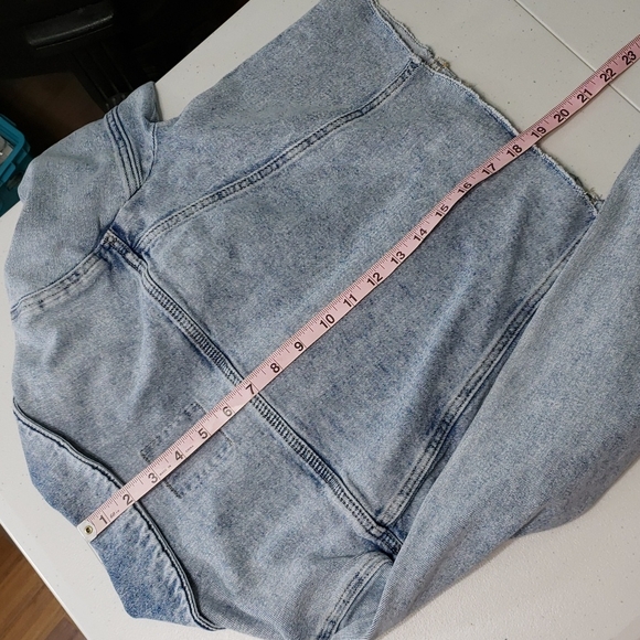 HOLLISTER light wash denim jacket - Picture 9 of 15